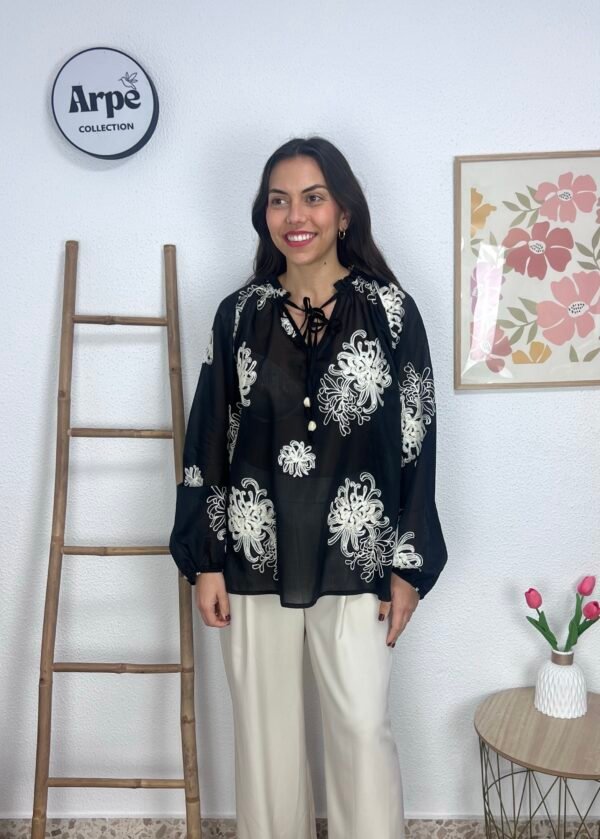 Blusa Bordada (Negra)